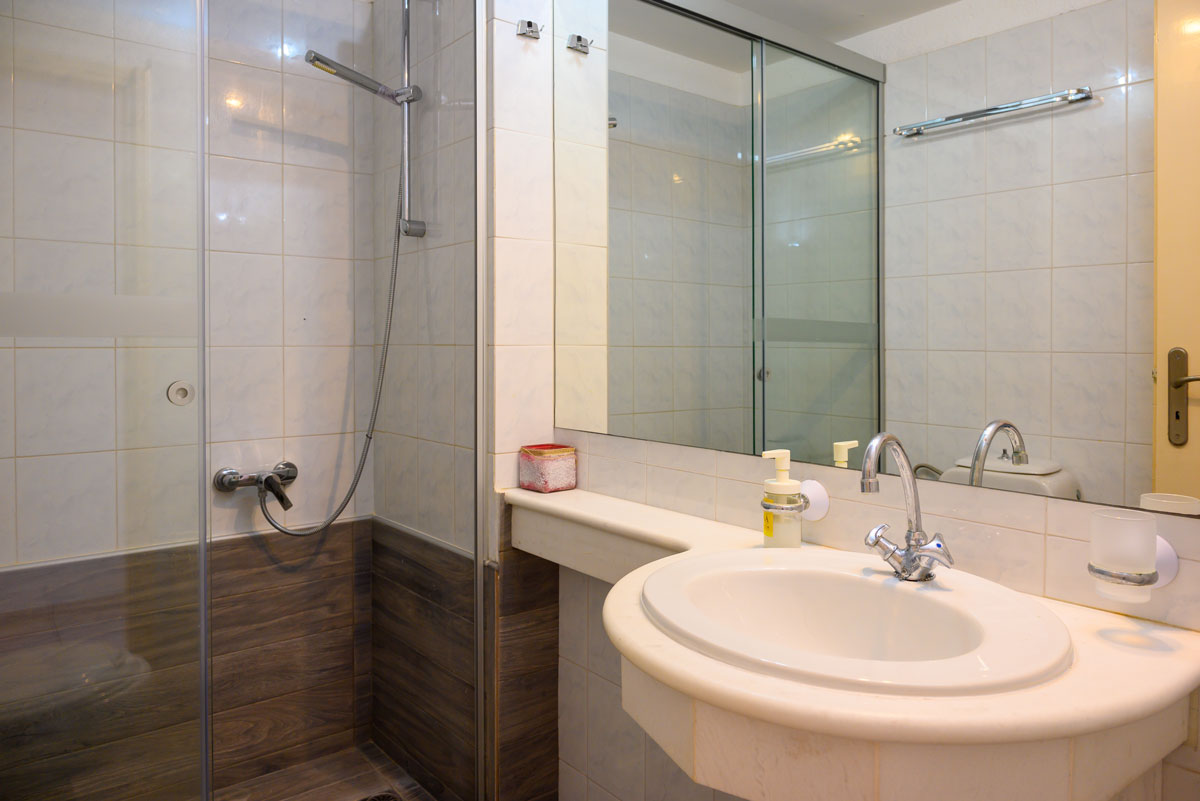 2 persons apartments