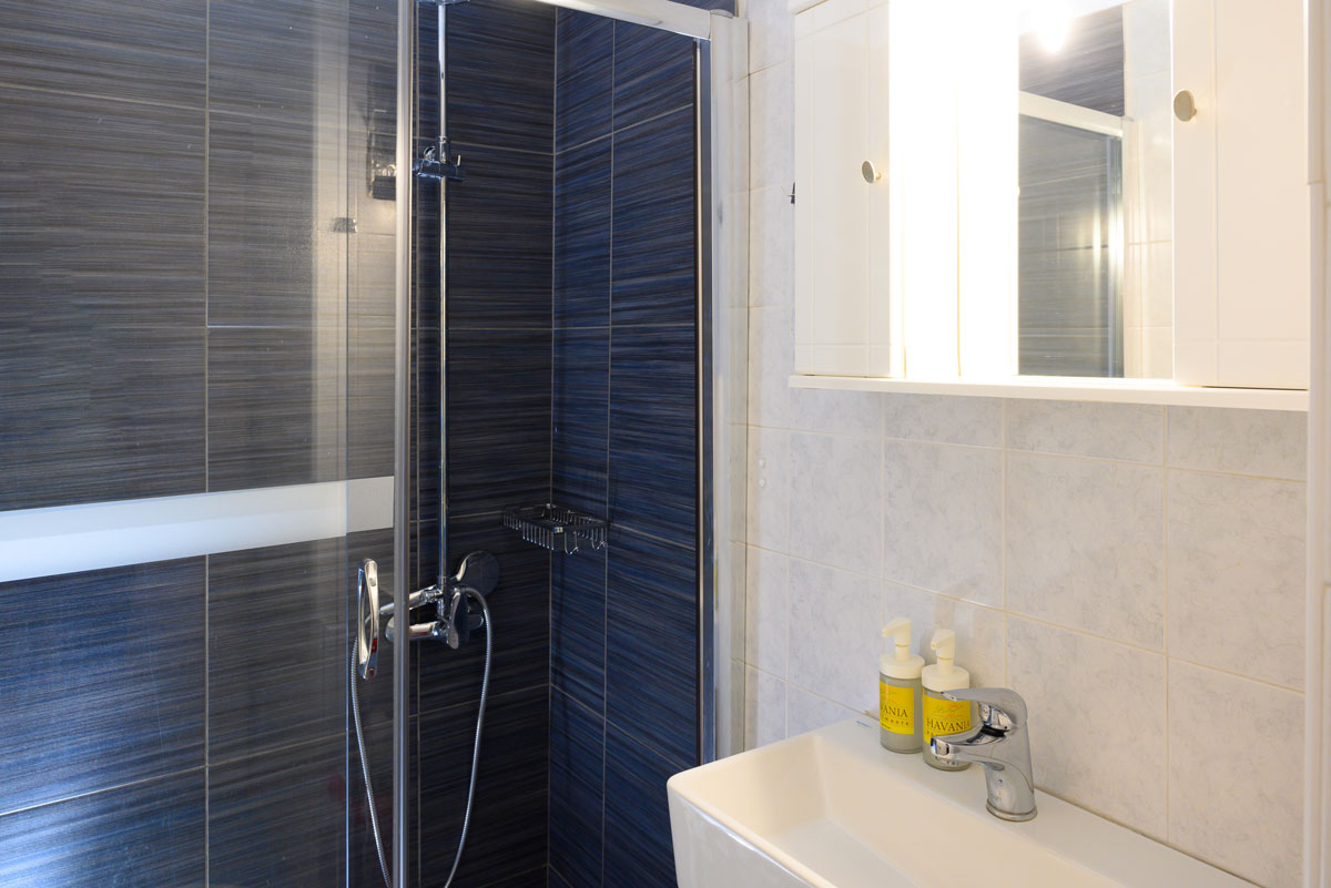 4-5 persons apartments